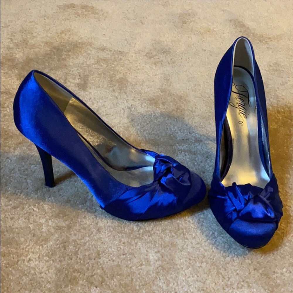 EUC Fergie blue satin heels!